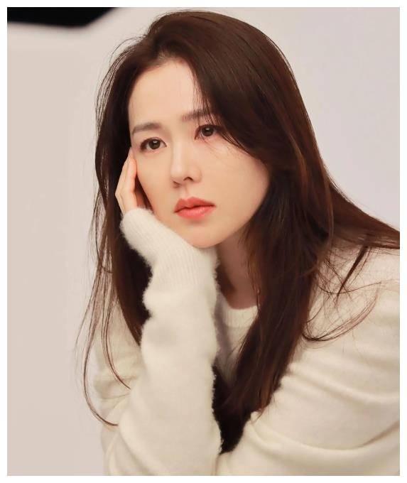 演技女神孙艺珍,电影解说带你领略,写真集展现魅力风采