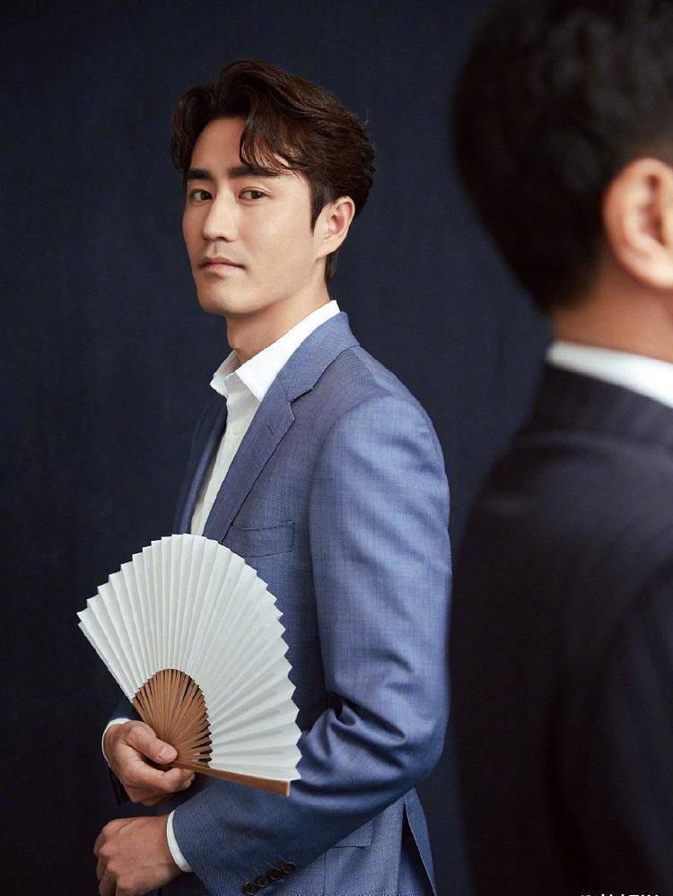 杨立新杨玏父子写真,长相像复制粘贴,这是什么神仙父亲小棉袄?