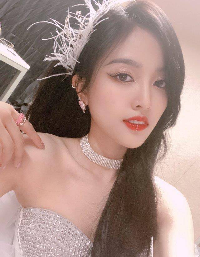 终于知道吴宣仪遗传谁晒妈妈鸡汤朋友圈却被吴宣仪的网名吸引