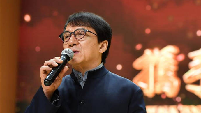 成龙近照曝光被指变老洪金宝发声