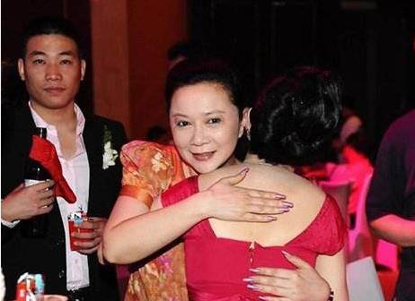 原创蔡明之子丁丁36岁还未婚是蔡明的骄傲也是她的心病