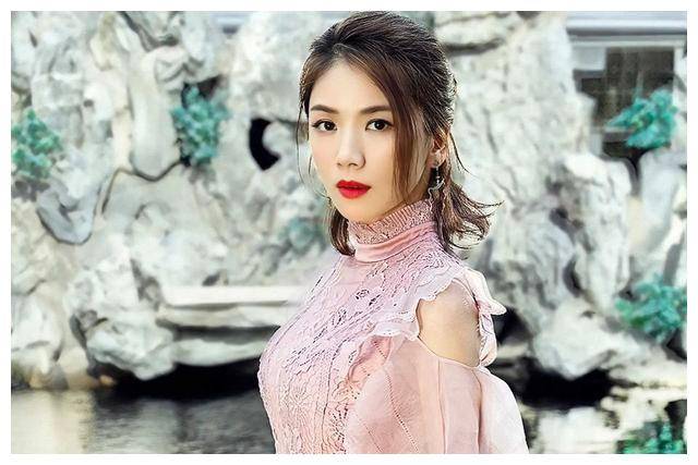 明明有张相似的脸结果一个潮一个土明星撞脸这么尬