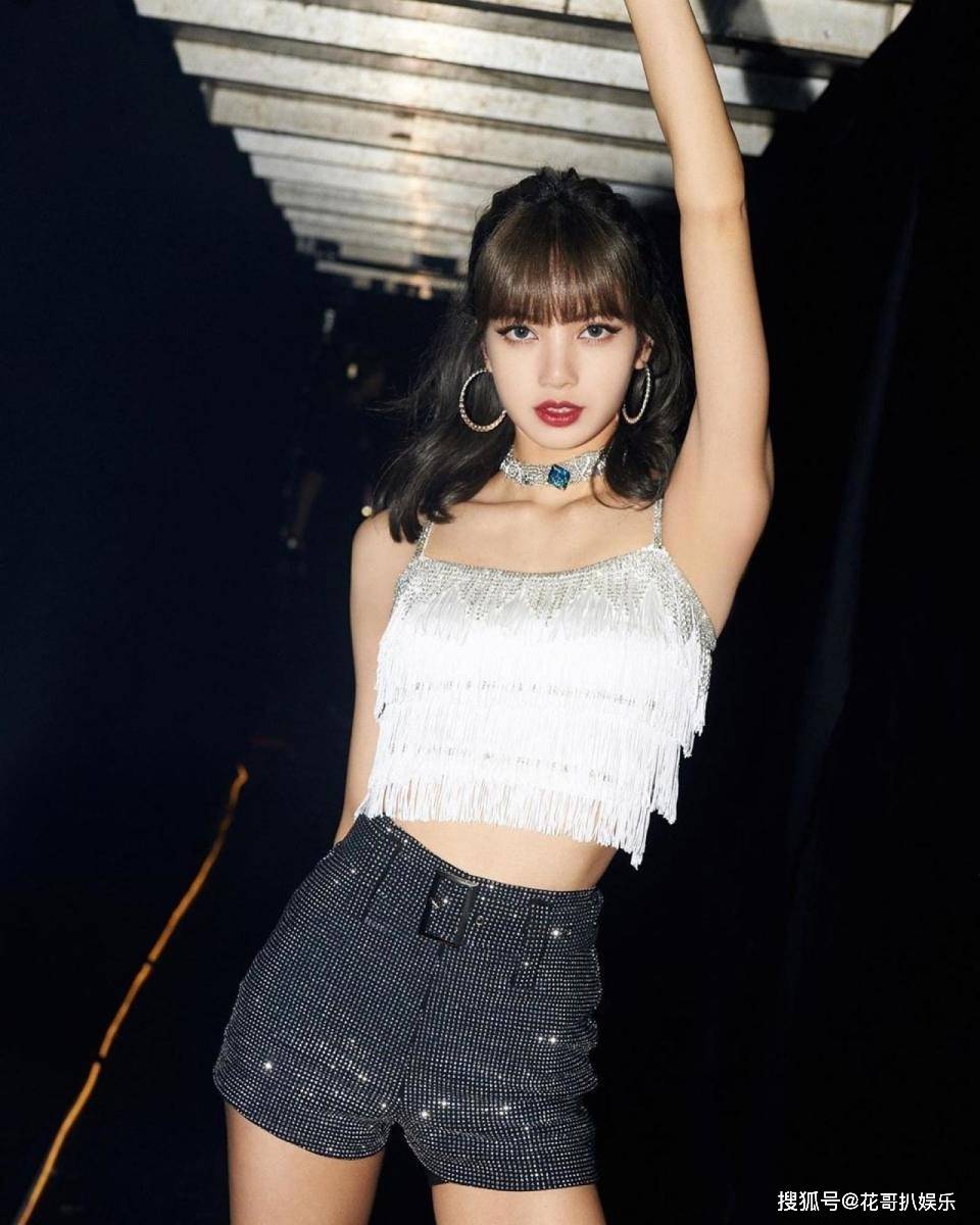 原创lisa脚踝纹身多次上热搜粉丝称是她新公司名字她是独立的女性