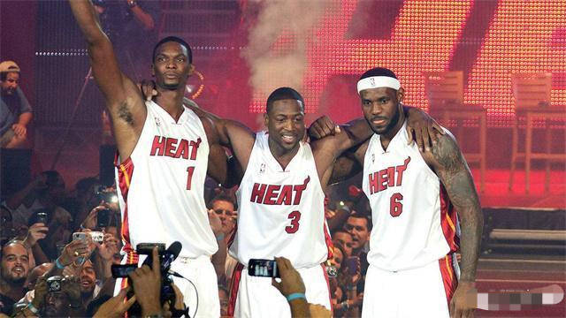 詹姆斯抱团了,大家都抱了好吗?