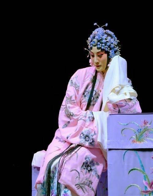 原创京剧演员刘桂娟的奇怪看法女主角都是十六七同行演唱就是砸夯