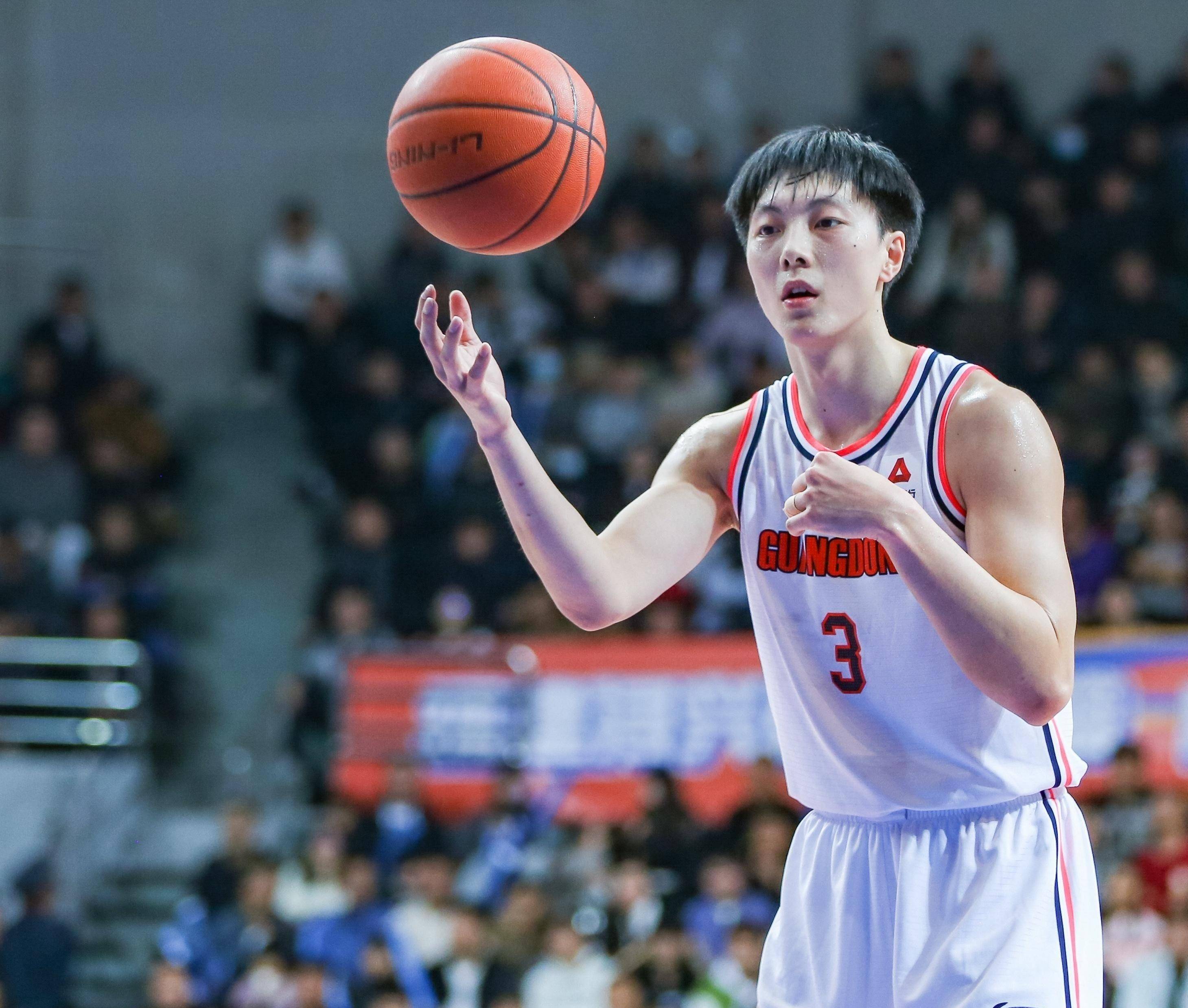 谁的又是最经典?_球员_胡明轩_广东队