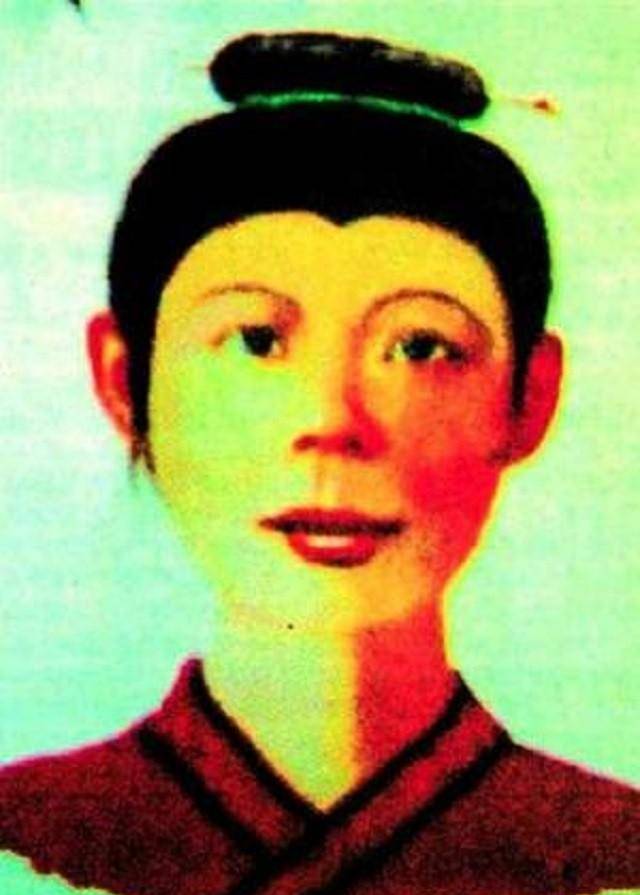 原创02年江苏挖出一副千年木棺棺中女尸尸身未腐五脏六腑保存完好