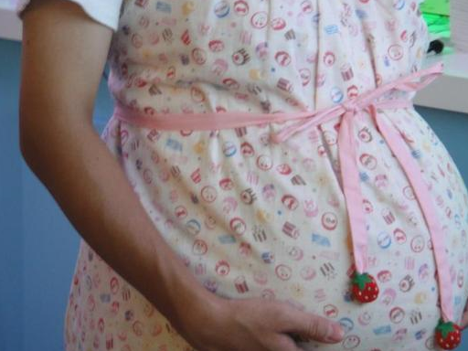 原创25岁孕妇产下双胞胎虽然分娩有点艰辛但她很幸福