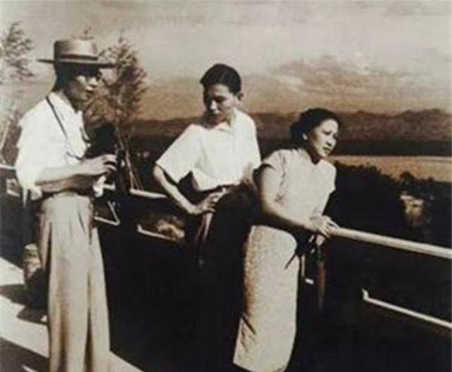 傅雷夫妇与傅聪江小燕的前半生都活在生活的阴影当中,之后也一直未嫁