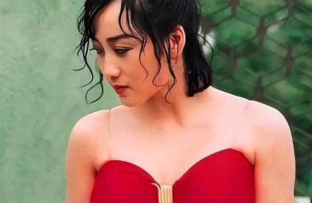 利智早期电影,剧中身穿"泳衣"出演这样的剧情,成为了经典镜头_李智_角