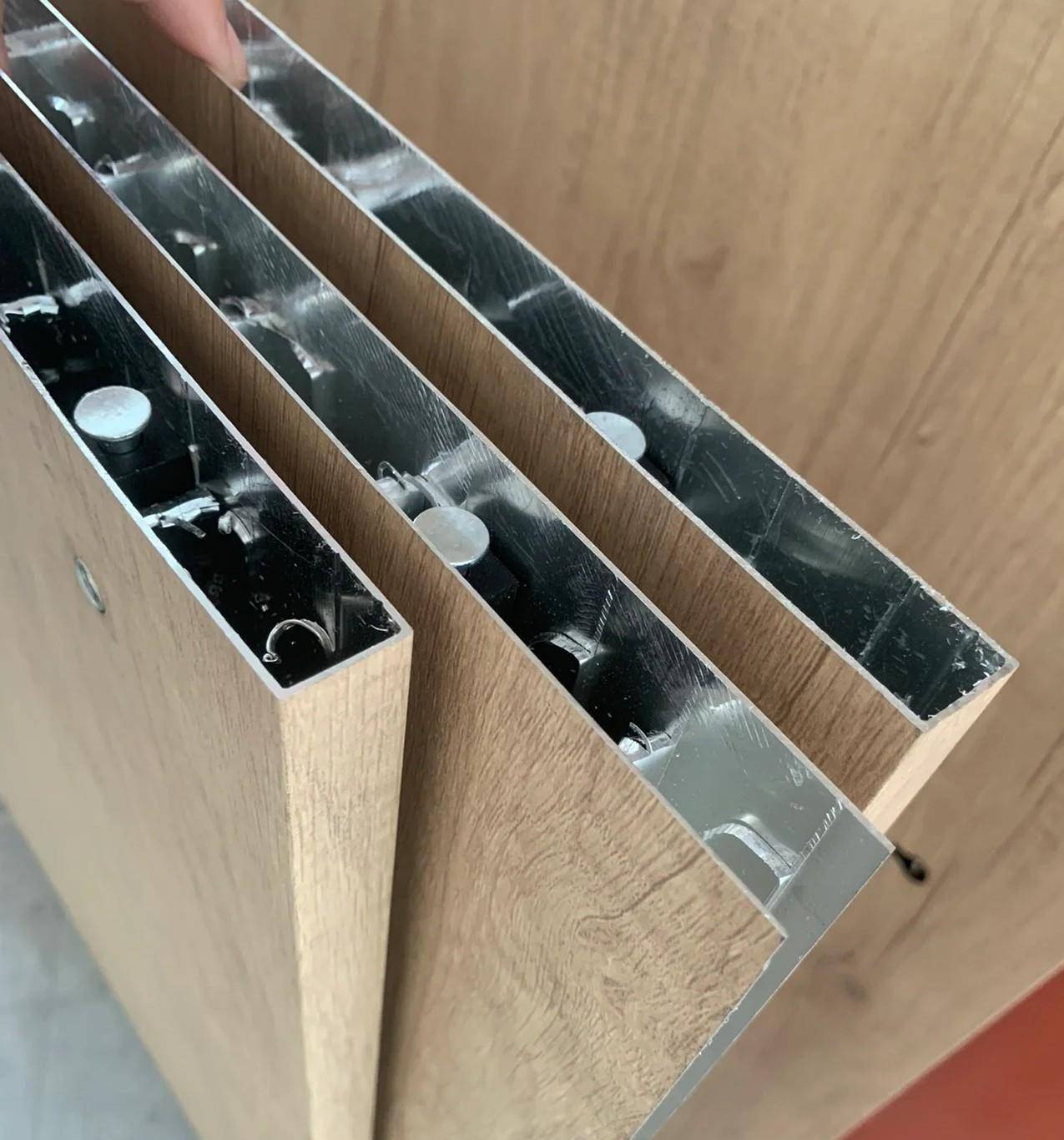 越来越多人不装传统衣柜却选择这2种不但环保还耐用