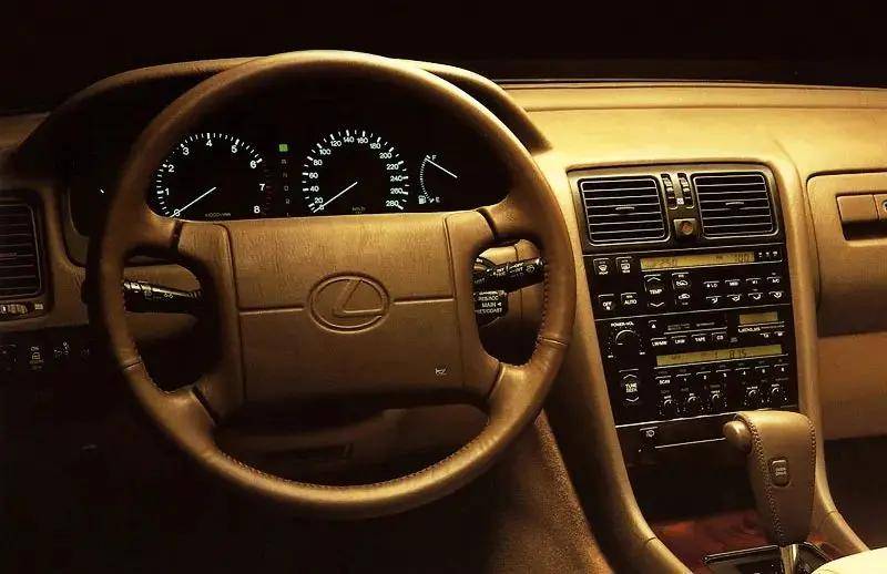 初代ls曾被正式引进国内,当时它的名字叫"凌志".