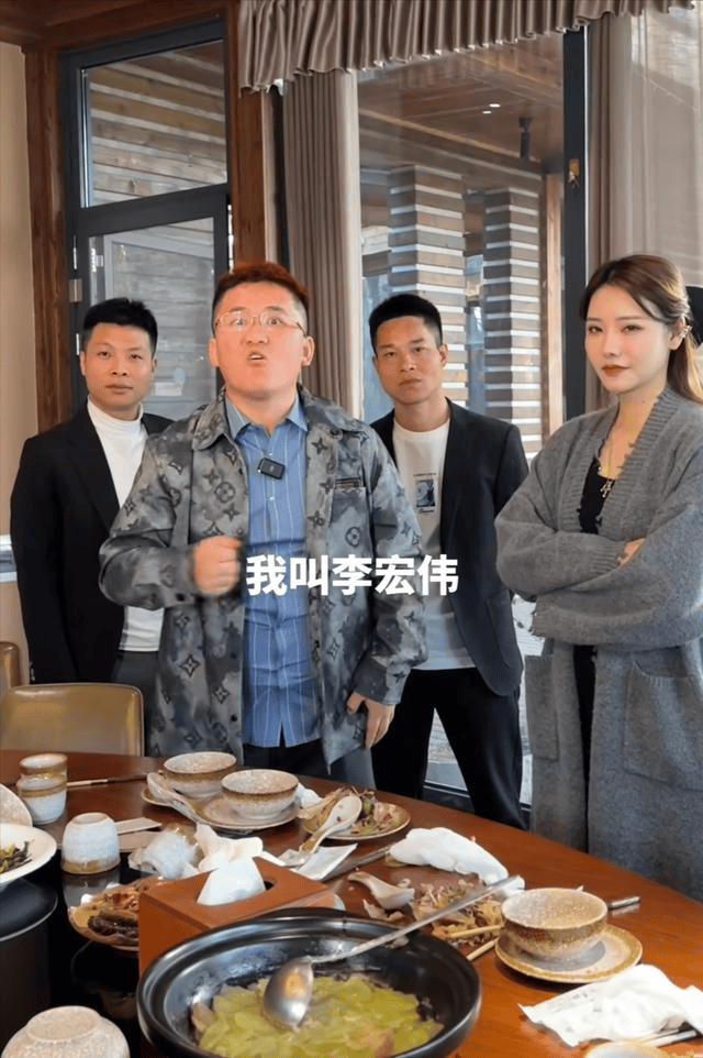 网红姜涛蹭了狂飙一年热度还在蹭扮高启强跪地磕头演技尴尬