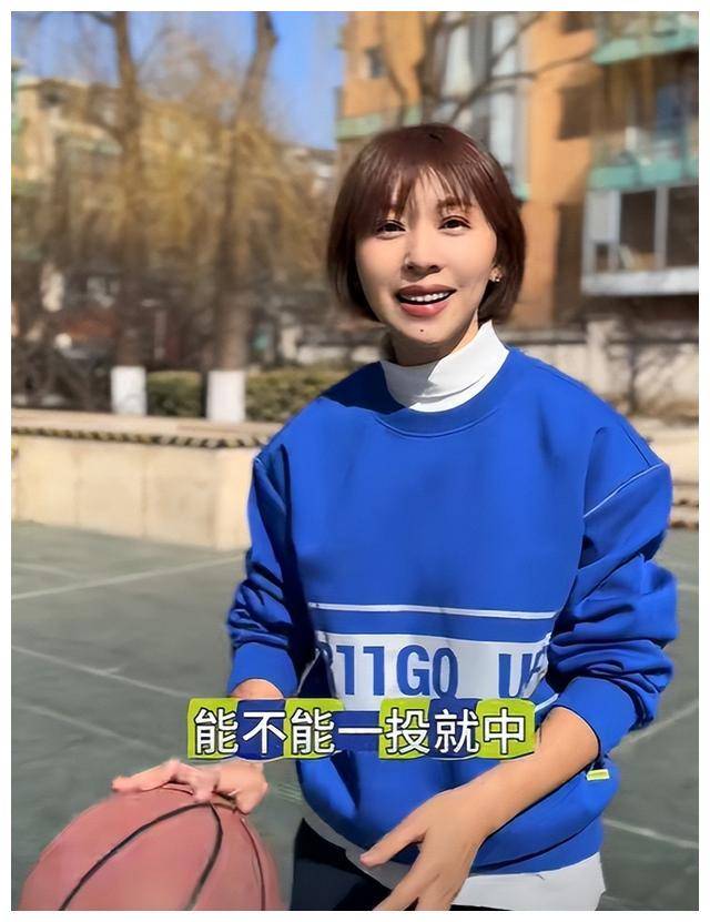 原创欧阳夏丹篮坛灌篮王惊艳表现从容百投百中球场风采闪耀