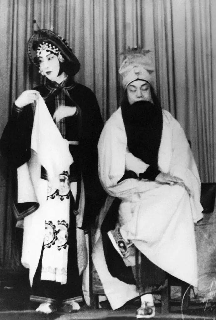 京剧大师周信芳离婚又再婚他与两任妻子的命运都很悲情