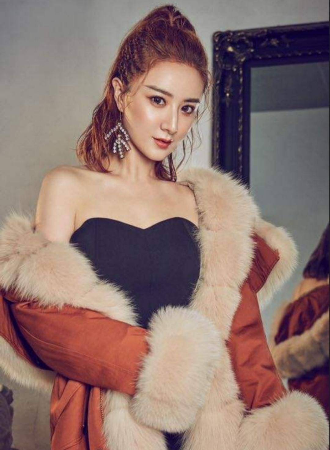 "没文化"但年入20亿,她到底做了些什么?_薇娅_销售_李佳琦