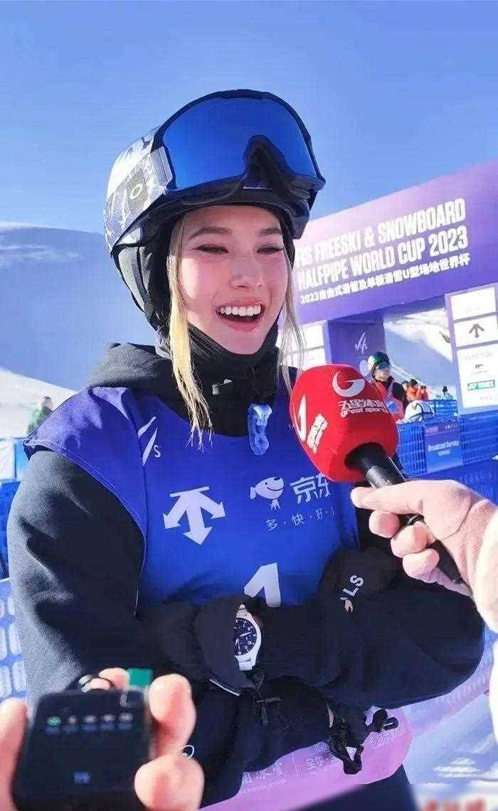 15小时连获两金后,她归心似箭回校上课_爱凌_场地_滑雪