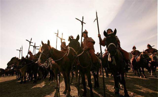 秦国军队战术落后,并且杀伐无度,为何能一统六国?_秦军_步兵_战车