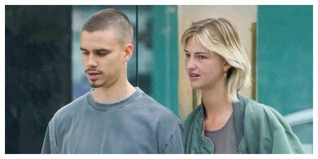 与罗密欧·贝克汉姆告别,米娅握手,细思往事._应用_维多利亚_购物