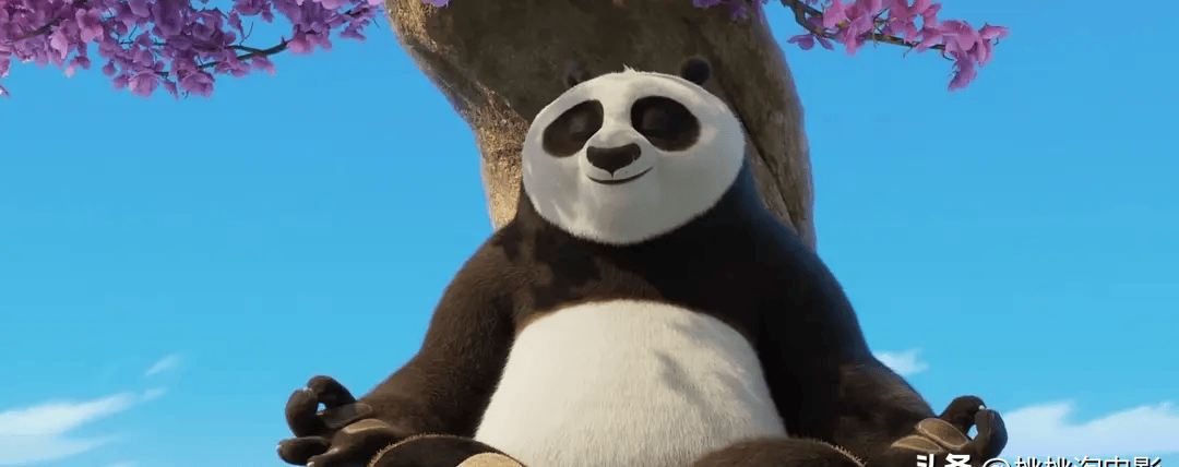 龙战士阿波(杰克·布莱克 配音)再次归来,被师父(达斯汀·霍夫曼 配音