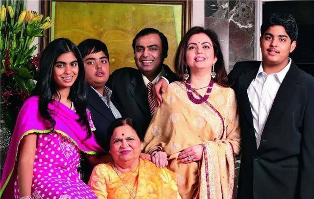 原创亚洲首富还是宠妻狂魔给妻子订制手机花3亿女儿结婚花14亿