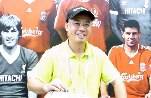 原创体操王子李宁现状57岁身价百亿却满头白发妻子依然韵味十足