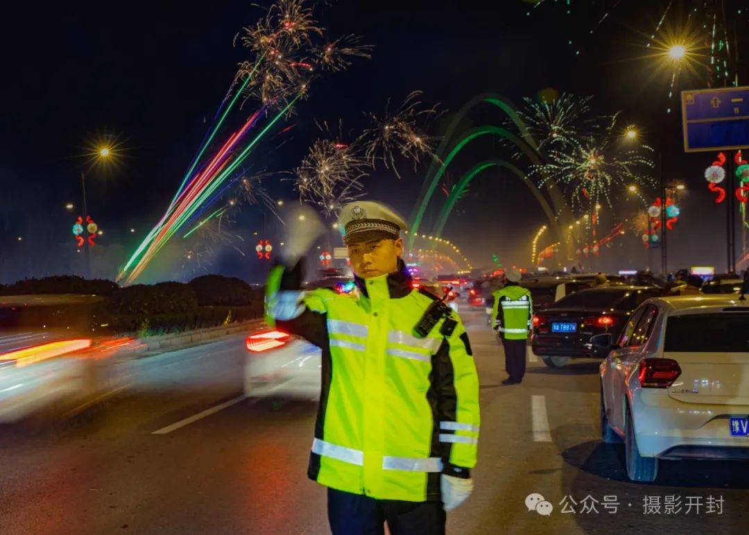 崔新爱《奉献爱心》董跃进《万岁山过大年》樊鑫龙《沙场打铁花》孙晓