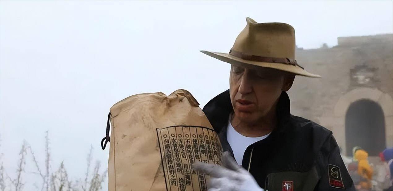 原创守护长城威廉林赛为长城捡垃圾22年只因对长城保持敬畏