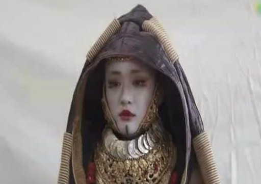 1600年前,作为西域三十六国之一的精绝,突然消失,千百年间无从查询