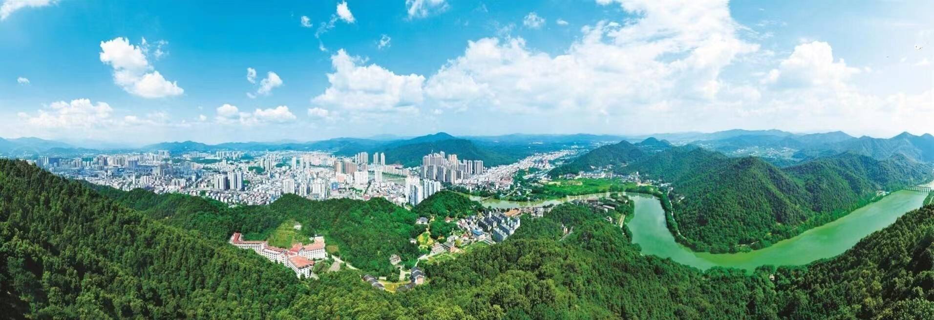 走到陈家大屋时天已黑尽,从付家湾至浏阳市区约8公里的河岸还没有走