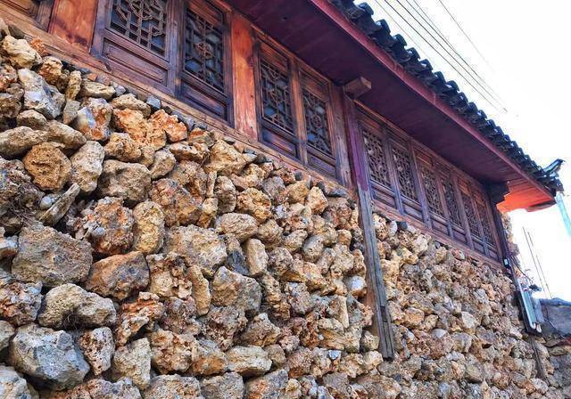 去丽江还去古城你就out了这个雪山下的石头村人少景美