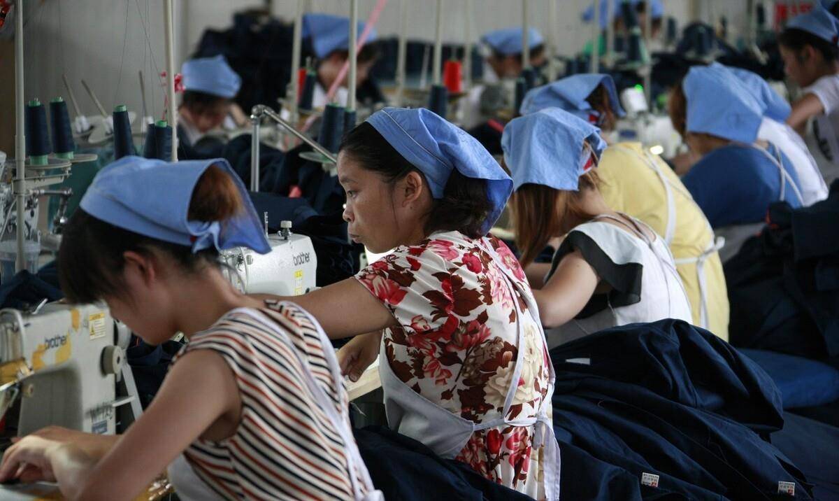 原创佛山往事300人服装厂仅十几名男性漂亮女孩主动示爱男普工