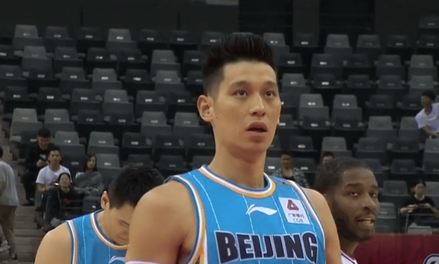 接下来,林书豪在nba效力过勇士,尼克斯,火箭,老鹰,湖人,猛龙,黄蜂