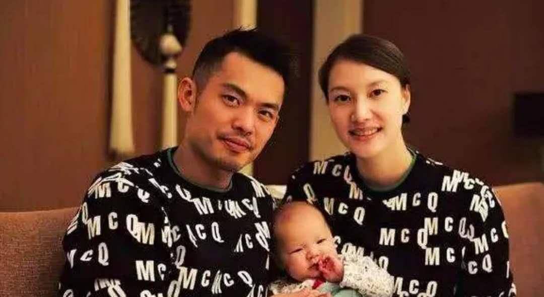 原创体坛再无超级丹林丹退役李宏伟贴心送歌妻子发文含深意