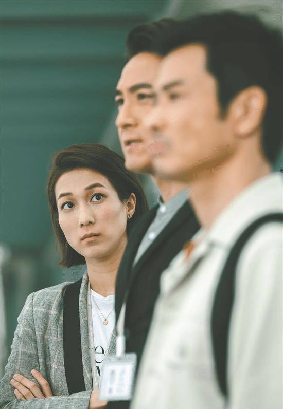 原创钟嘉欣当妈后首部作品获高评价本尊亲自露面感谢风采不减当年