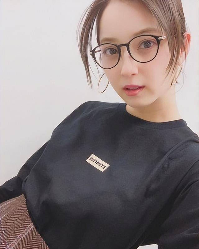 丈夫出轨182人竟仍选择原谅献身于艺术的岛国之花佐佐木希