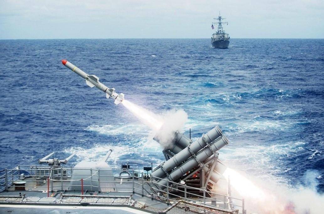 其在执行反舰作战时最多可挂载4枚空射型"鱼叉"反舰导弹,导弹最大射程