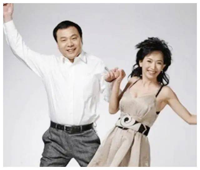 主持人王芳24岁辞铁饭碗嫁大15岁教授独自产检生女后悔吗