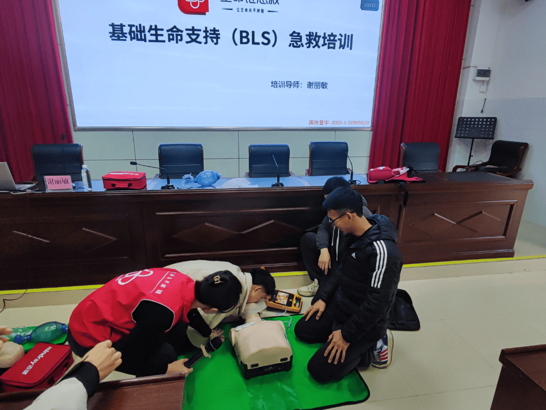 救在身边守护校园县教师发展中心联合华师体育科学学院开展急救培训