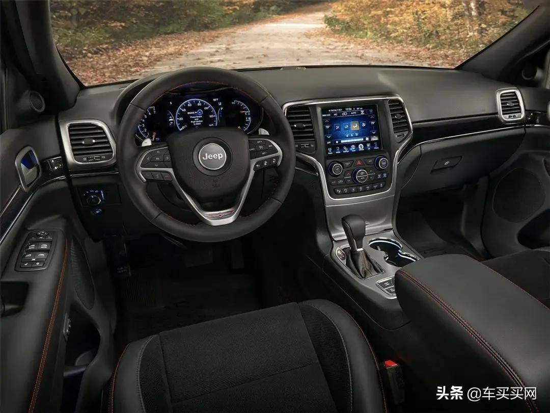 10年不换代的jeep大切诺基放在今天竟依旧不过时