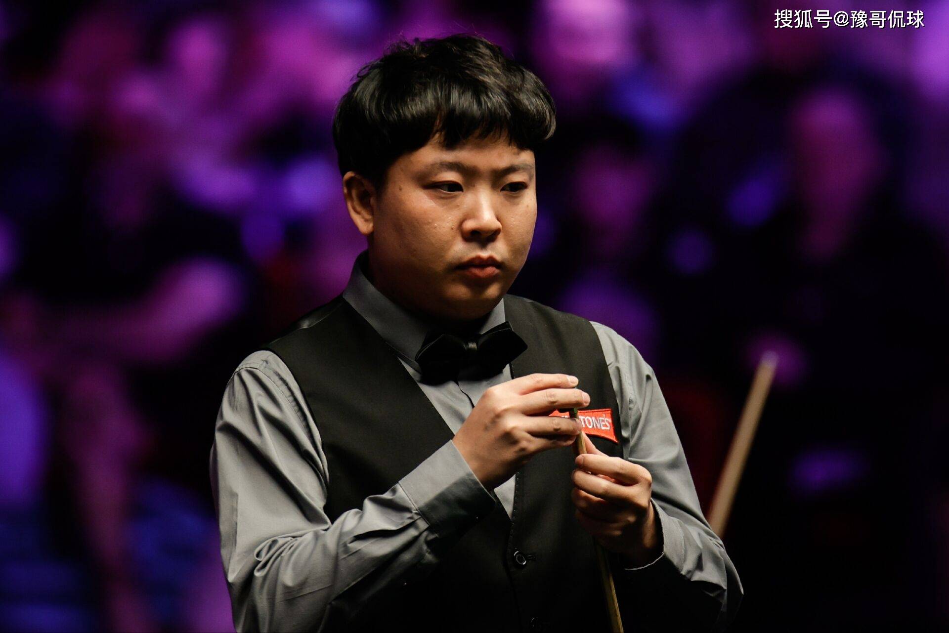 张安达大逆转,奥沙利文入乡随俗抽中国香烟_斯诺克_比赛_球迷