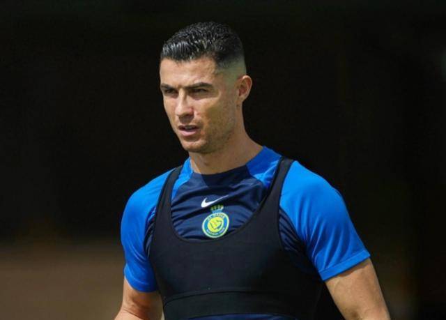 达洛特展现出色曼联25岁边卫攀升至世界级队长气质尽显