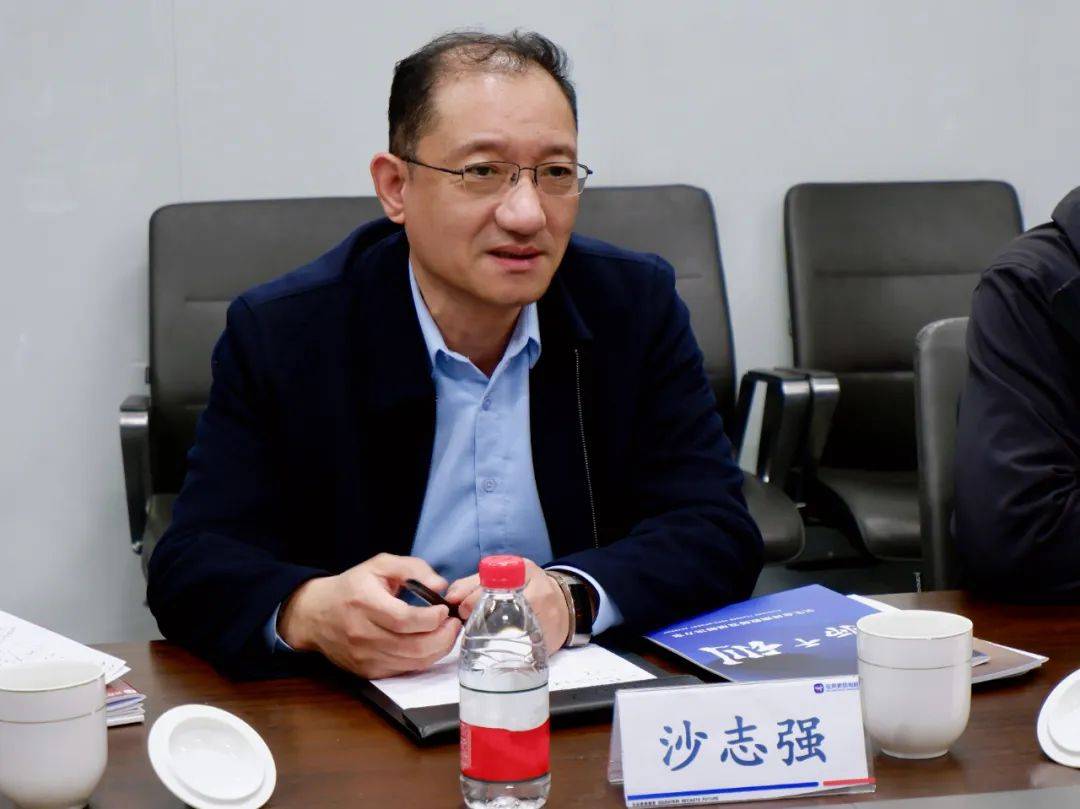 菏泽市鲁西新区教育体育服务中心副主任沙志强一行到海亮素质教育集团