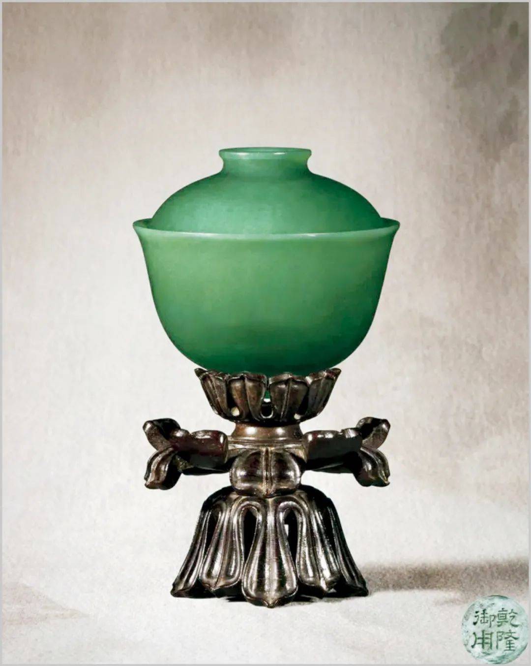 乾隆年间所定"铺宫"中规定的日常用品,仅皇太后,皇后各可用"玉盏金台"