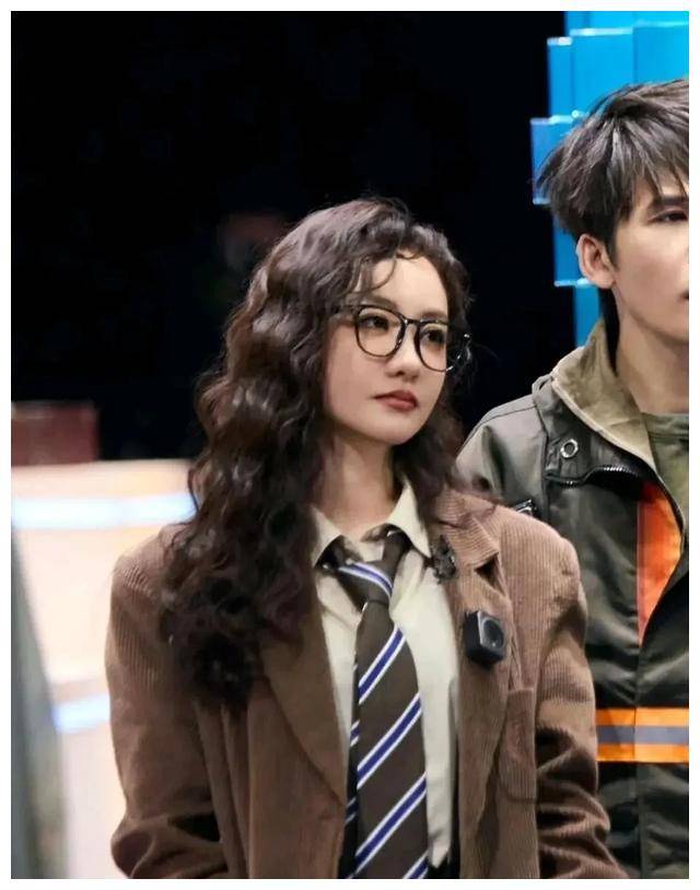 展示过精湛演技的她,塑造了一系列让人难忘的娱乐形象,比如蓉门童