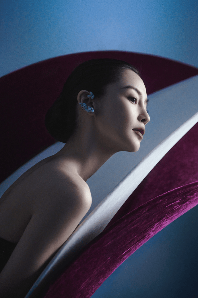 原创angelababy复出后再发大胆写真另类又高级身姿撩人神秘优雅