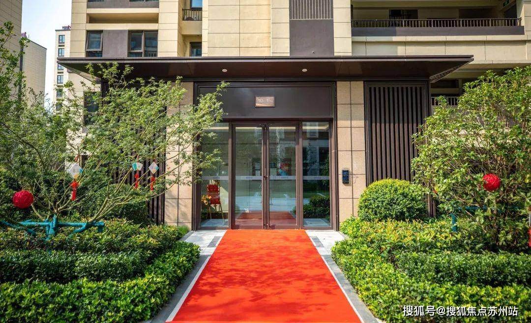 值得注意的是,项目每个单元门厅均配置人脸识别系统,3秒提取面部特征