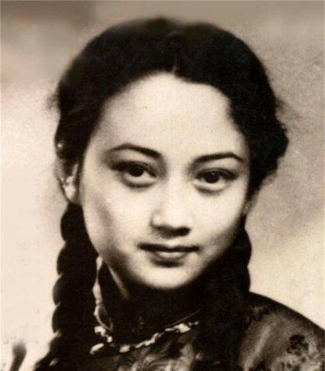 60后心中白月光,经历丧子丧夫,88岁依旧优雅坚强_儿子_演艺事业_女儿