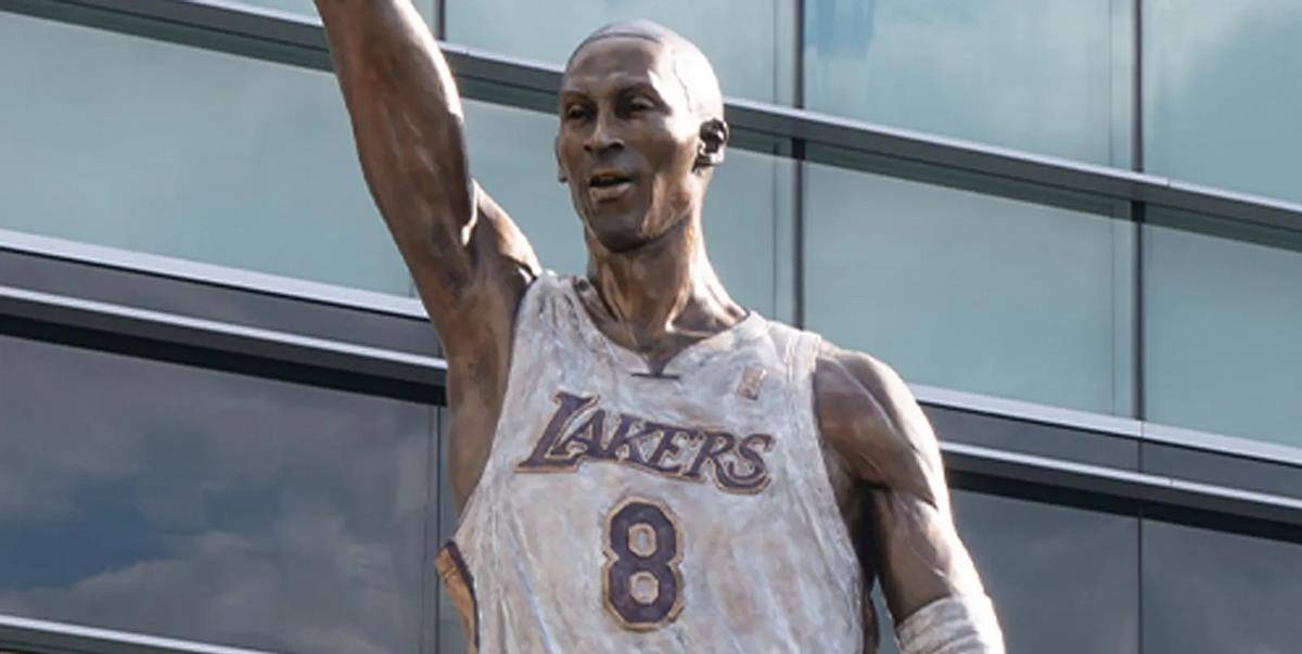 原创球迷怒了科比雕像揭幕细节处却犯低级错误到底用心了没有