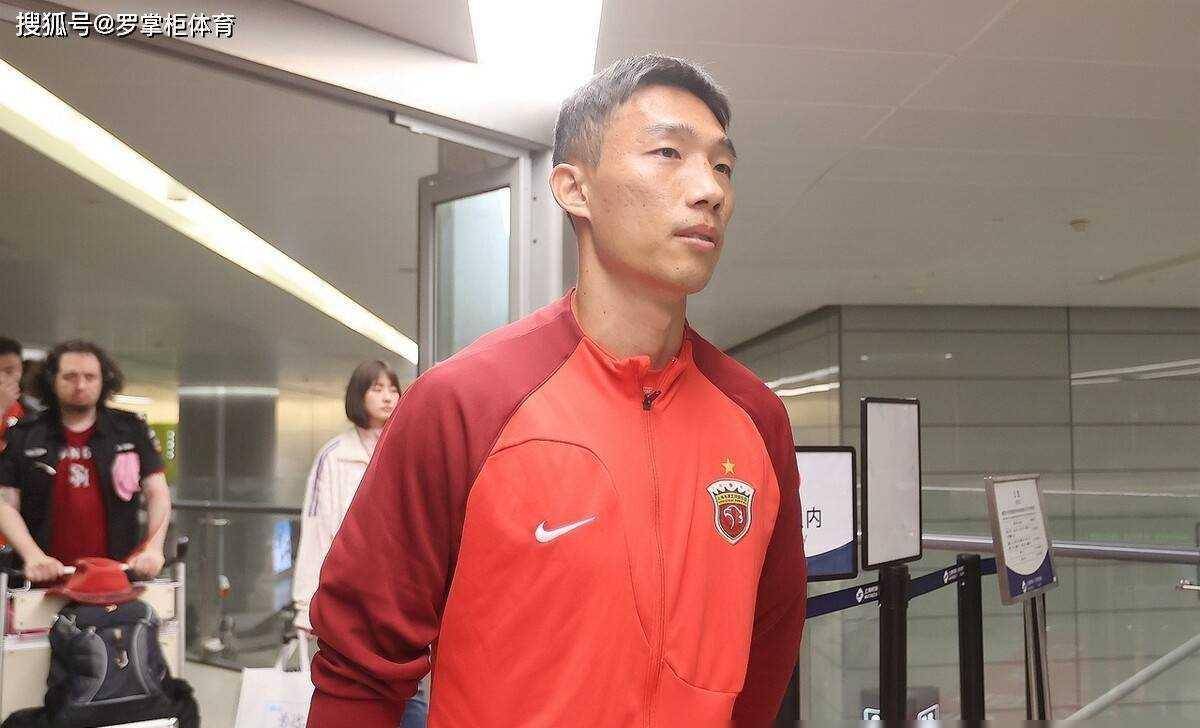 意外!上港宁愿贺惯烂在板凳席上都拒绝他去鲁能,球迷直言看不懂